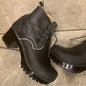 Like new! No. 6 Lander Shearling Lace Up Clog Boots Black